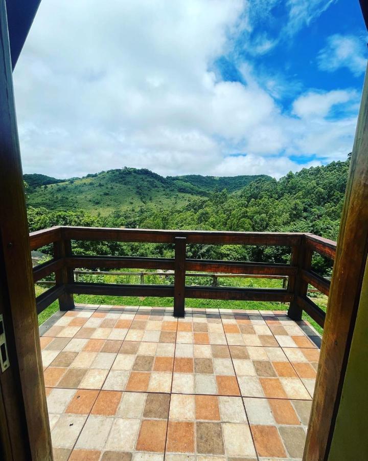 Pousada Pedra Da Mata Chales Na Montanha Munhoz Ngoại thất bức ảnh